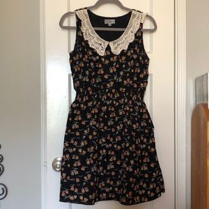 Owl patterned dress with lace collar